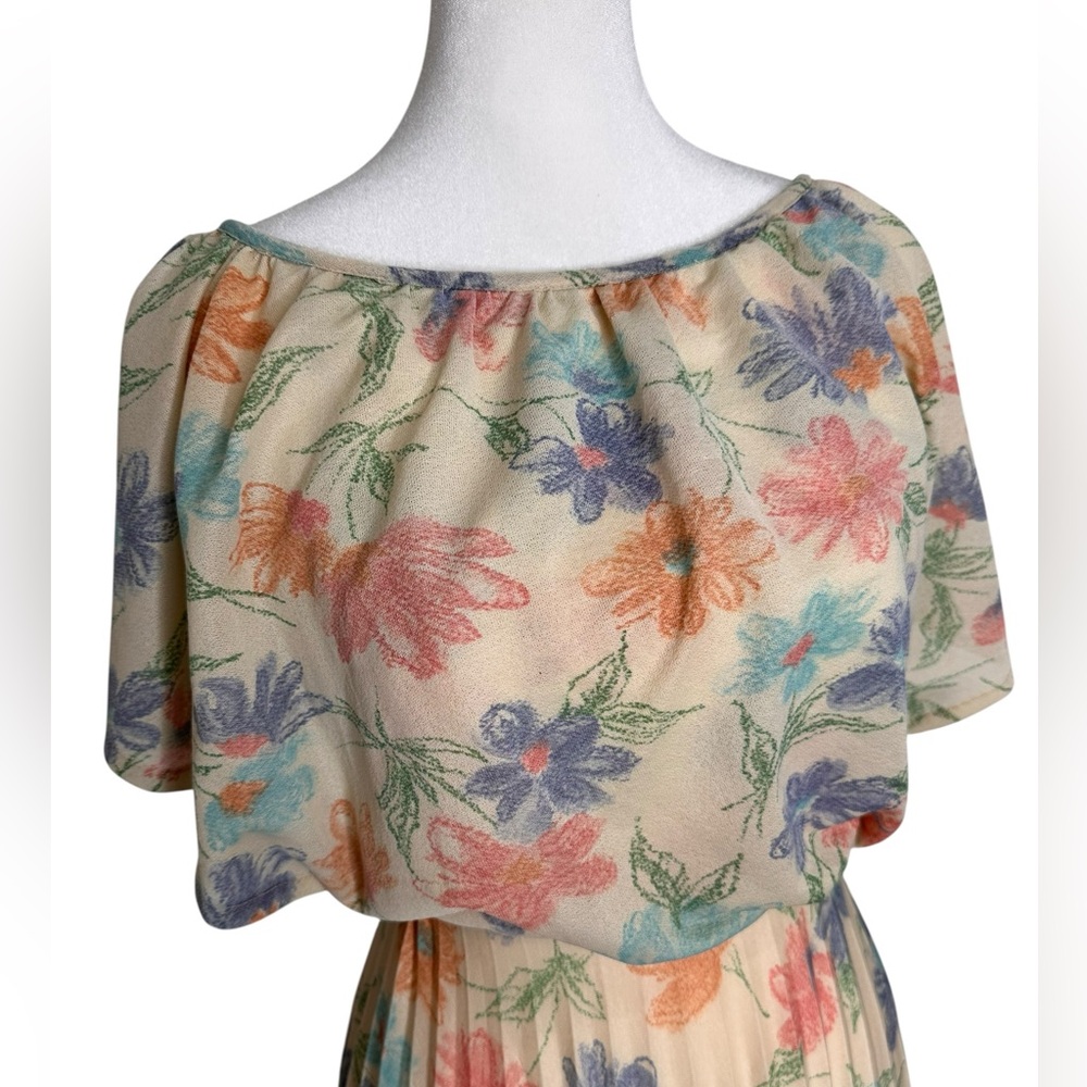 Vintage 70s handmade Floral Pleated Midi Dress in Cream with Pastel Blooms - Picture 4 of 13
